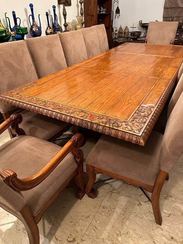 in excellent condition 12 chairs dining table 2