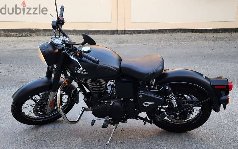 Royal Enfield Classic 500 model 2021 only 1,700 KM matte black 0