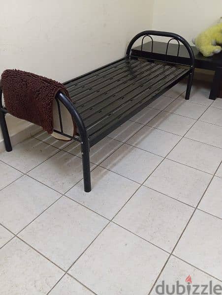 singel bed good condition 0