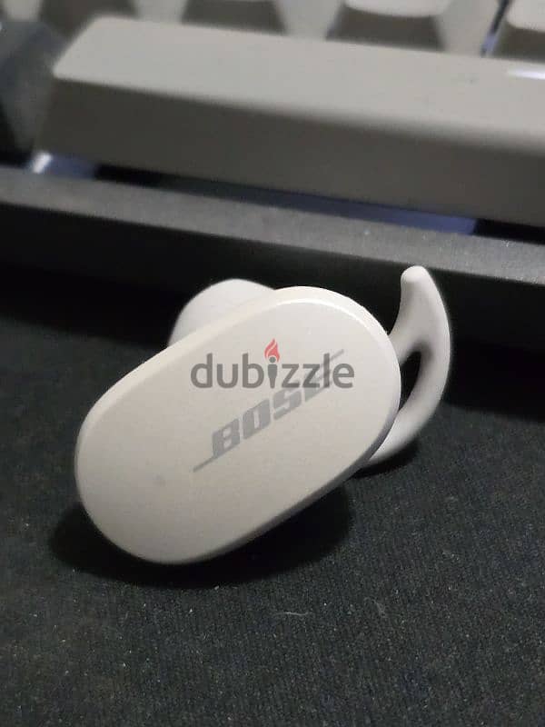 Bose Quite Comfort left earbud 0