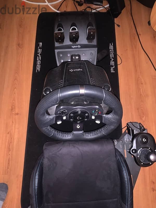 racing simulator seat with logitech g920 1