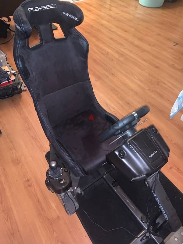 racing simulator seat with logitech g920 2