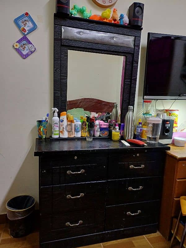 urgent sale bed 200x180, cupboard, dressing table 1