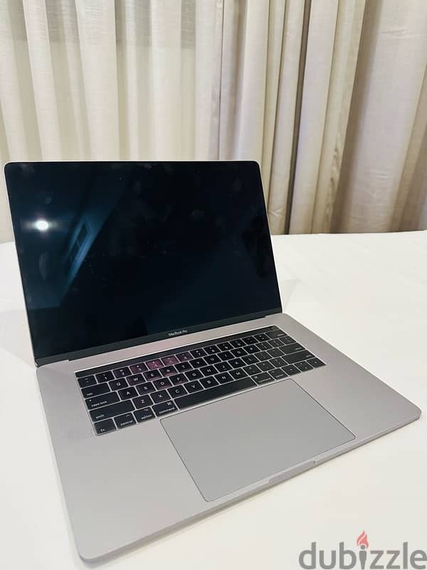 Apple Macbook pro 2017 (15 inch" Retina Display) 0