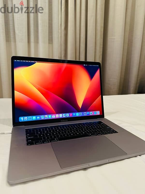 Apple Macbook pro 2017 (15 inch" Retina Display) 2