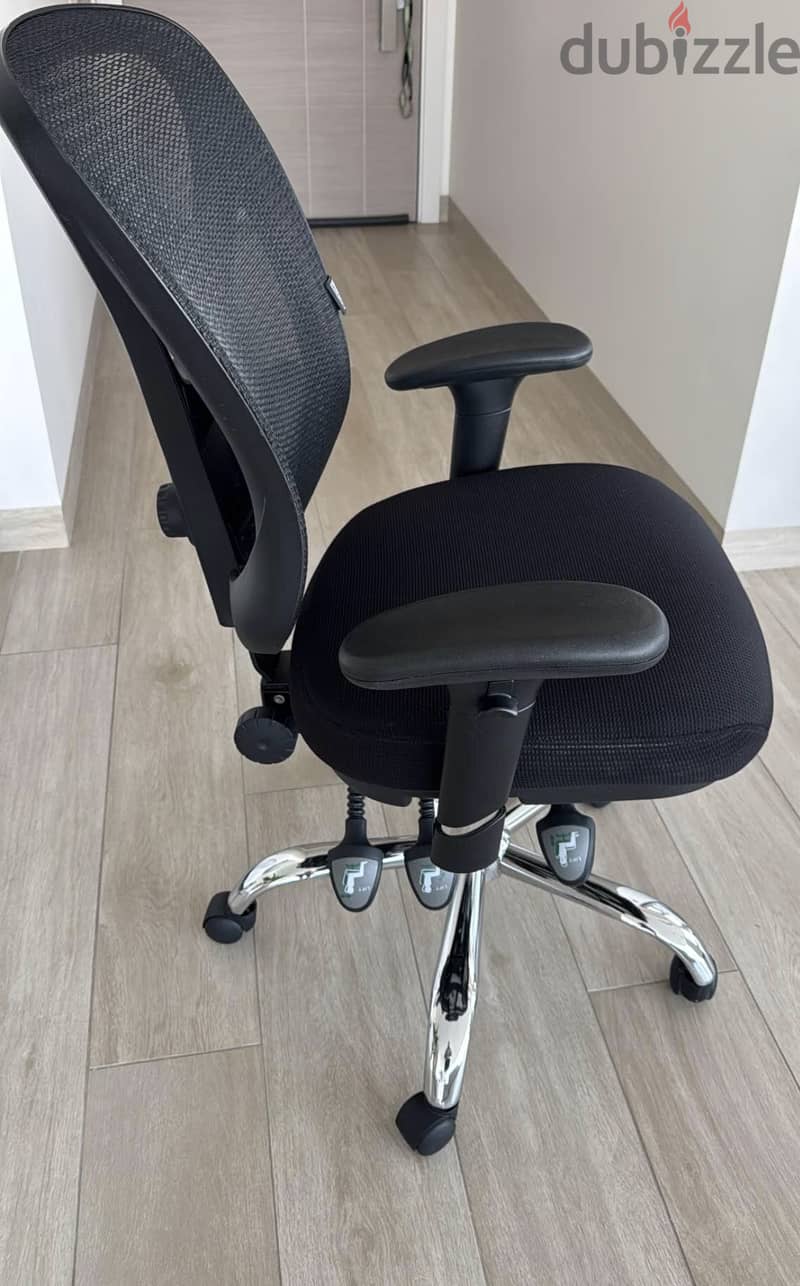 From UK  Staples brand Office chair " New Condition " 0