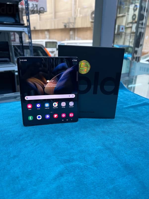 Samsung galaxy fold 4.512 GB internal 2