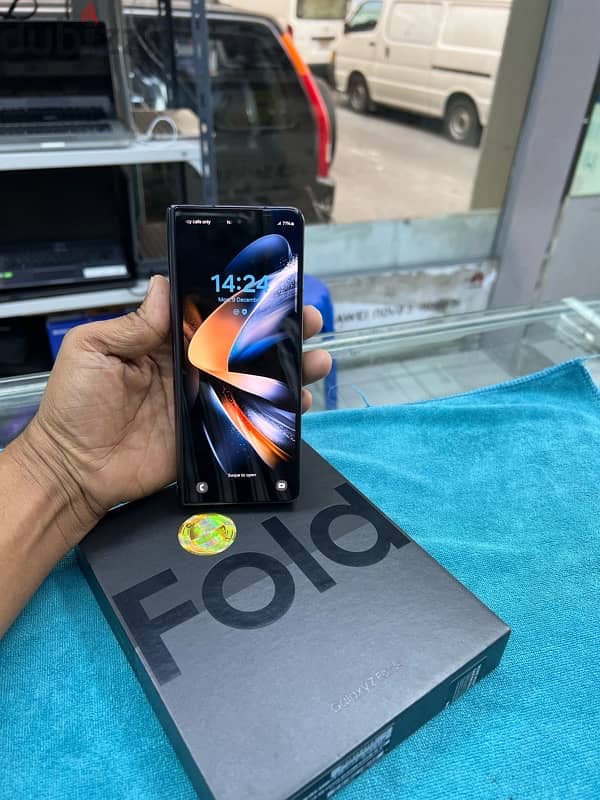 Samsung galaxy fold 4.512 GB internal 3