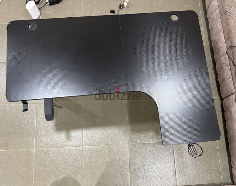 gaming table for sale in clean condition 0