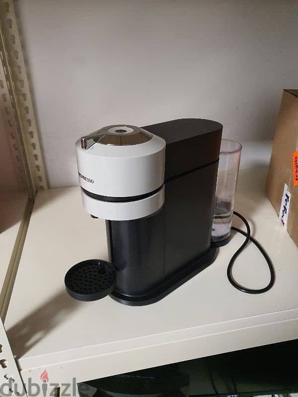 Nespresso cffoe machine  good condition brand new 0