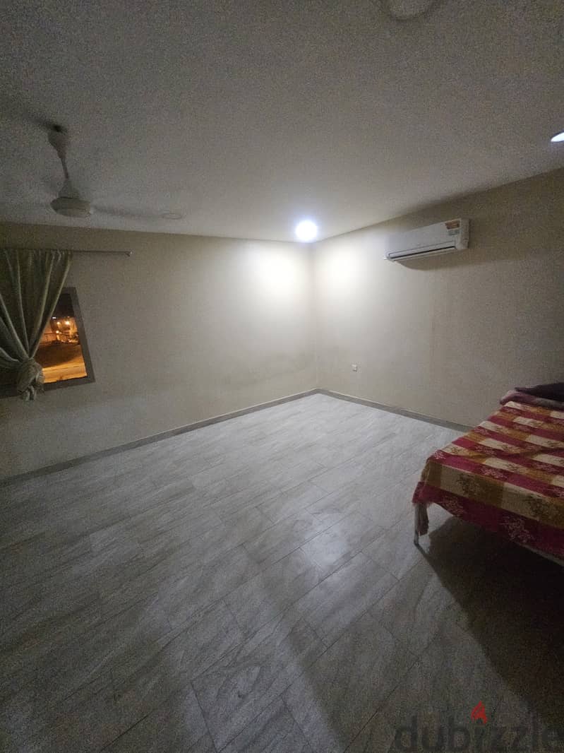 Room for rent in hidd near lulu 4