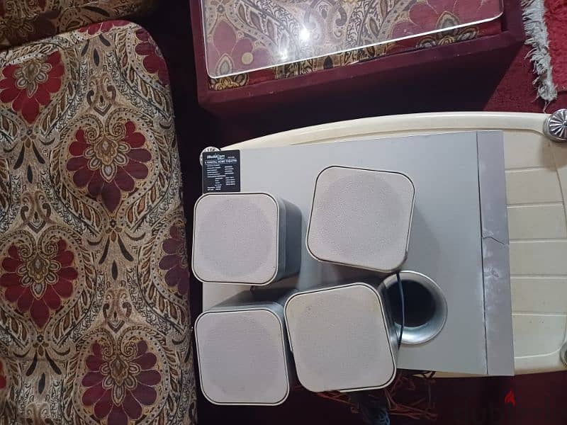 DAMAGED HOME THEATRE FOR SALE 1