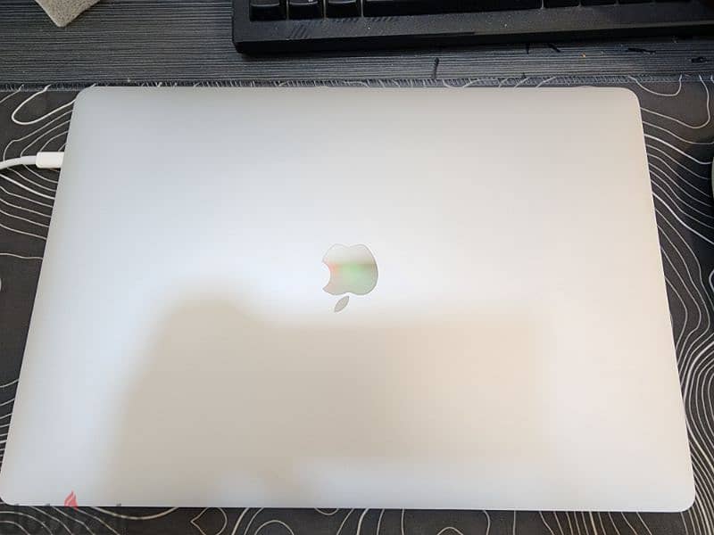 Macbook Pro 2019 15"  i7 9th Gen 1