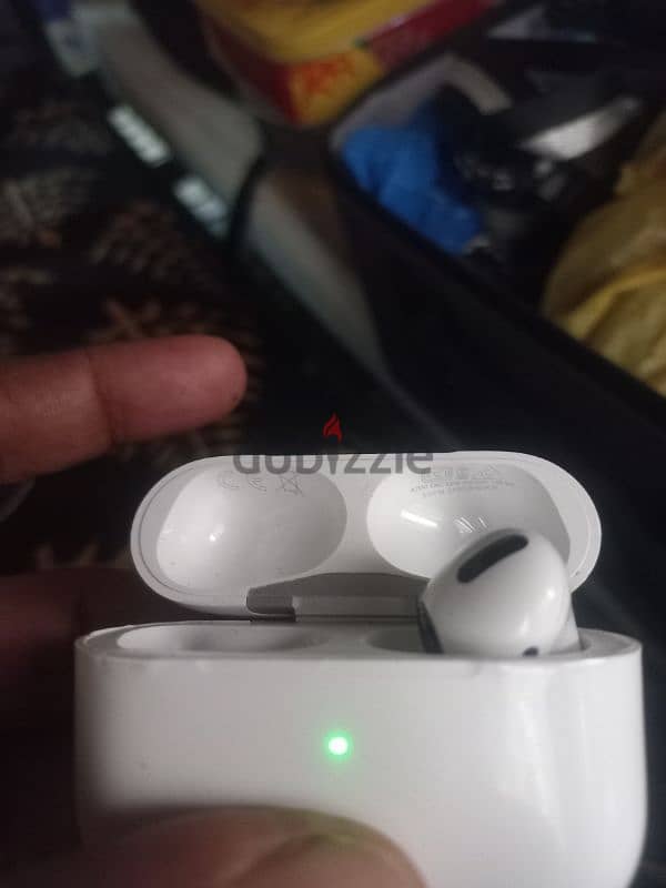 apple pro and skullcandy both original 1