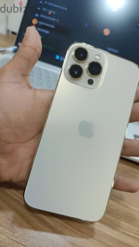 iPhone 13 pro max with apple watch and airpods 0