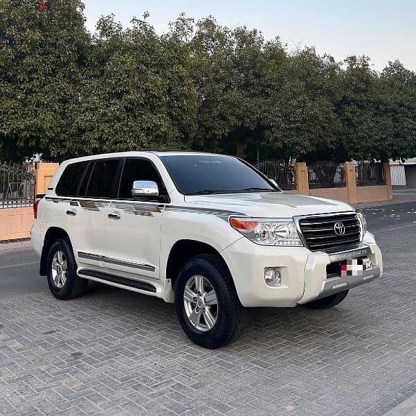 Toyota Land Cruiser 2013 1