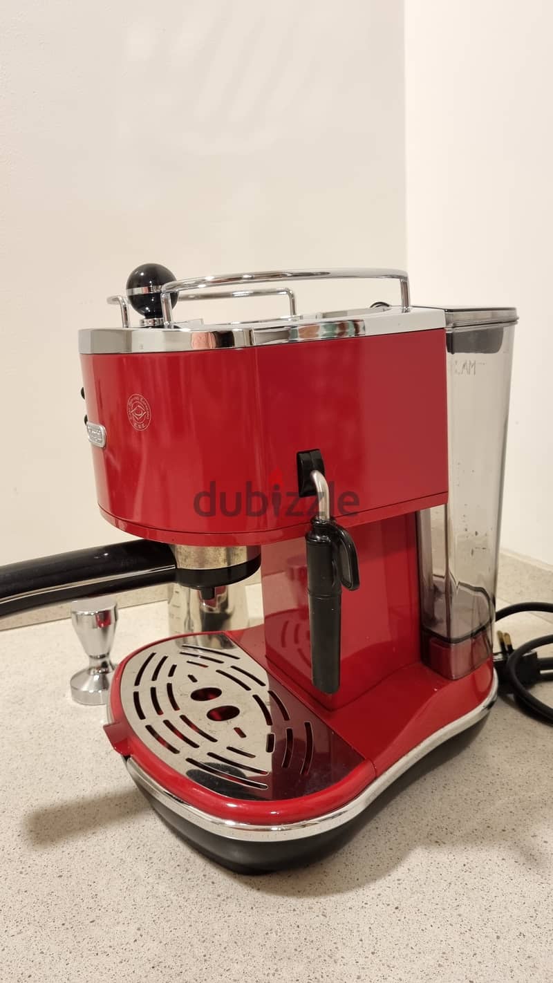 DeLonghi ECO310 Icona Semi-Automatic Espresso Machine 1