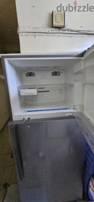 LG large fridge for sale in very good condition 1