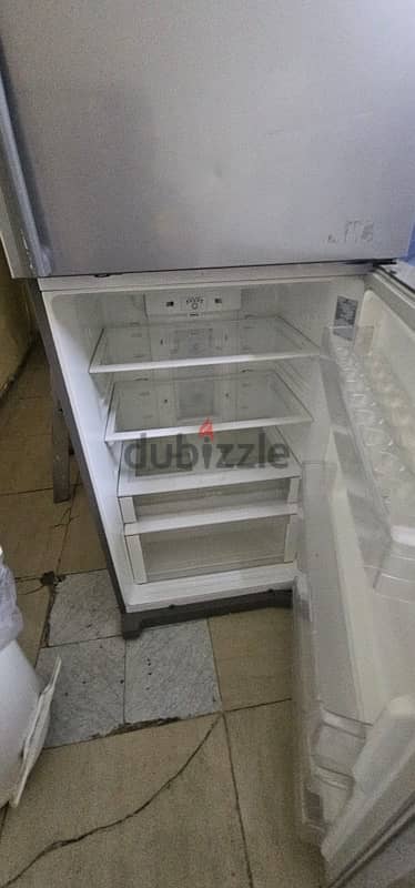 LG large fridge for sale in very good condition 2