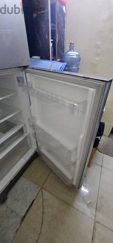 LG large fridge for sale in very good condition 3