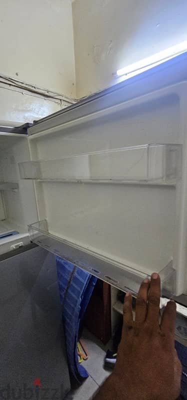 LG large fridge for sale in very good condition 4