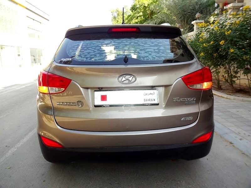 Hyundai Tucson Limited 2.4 L 2011 Brown 4WD Single User Well Maintaned 2