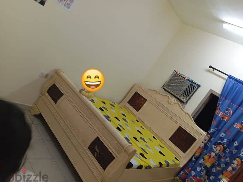 king size bed very good condition with mattress 0