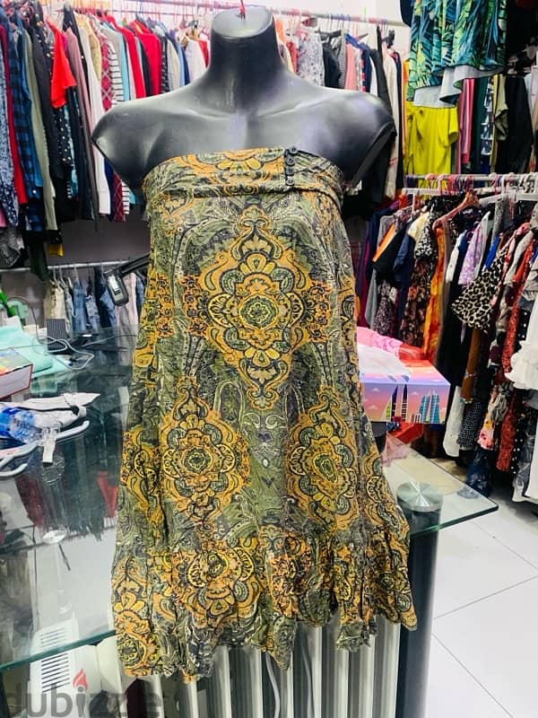 ladies dress available less prices please contact 38333918 6