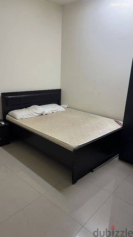 iam offering furnished room with. . . for bachelors 0