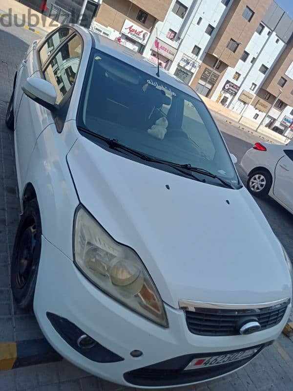 FORD FOCUS 2010 MODEL 2