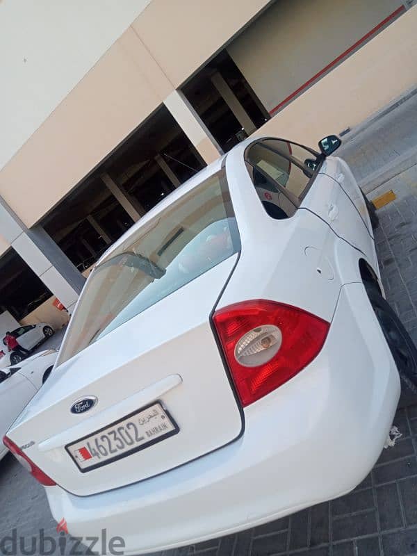 FORD FOCUS 2010 MODEL 4