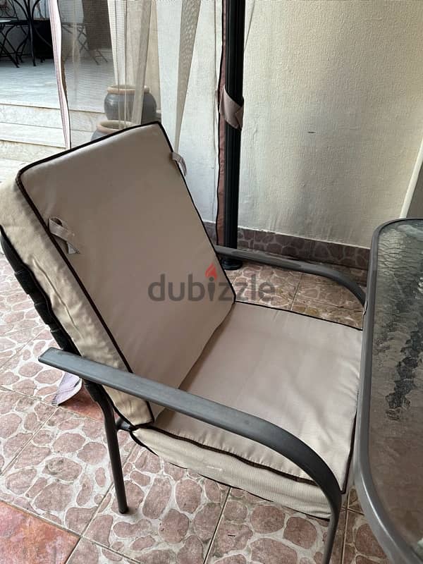 outdoor furniture in excellent condition 0