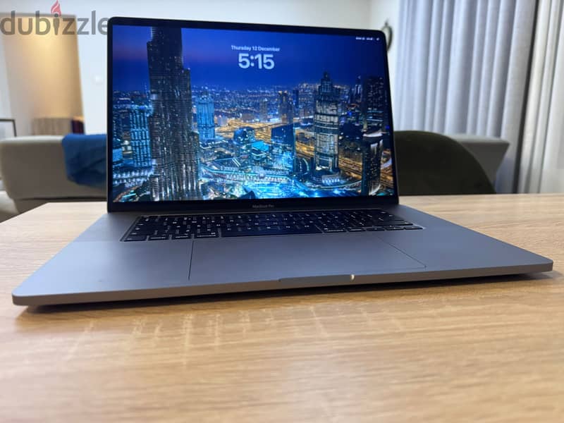 macbook pro 16 inch, 2019, core i7, 16gb,500gb 2