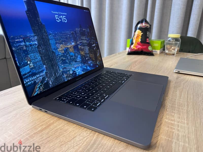 macbook pro 16 inch, 2019, core i7, 16gb,500gb 3