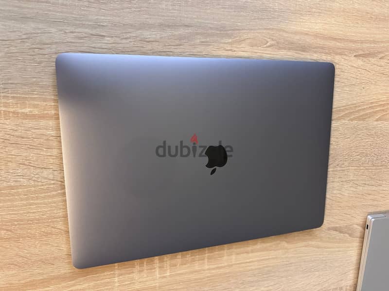 macbook pro 16 inch, 2019, core i7, 16gb,500gb 4