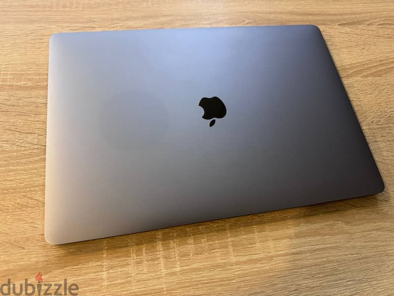 macbook pro 16 inch, 2019, core i7, 16gb,500gb 5