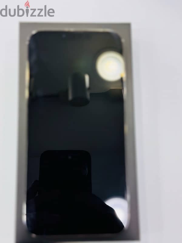 iPhone 13  pro maxs 128 gb  clean pic no scratch  same new 5