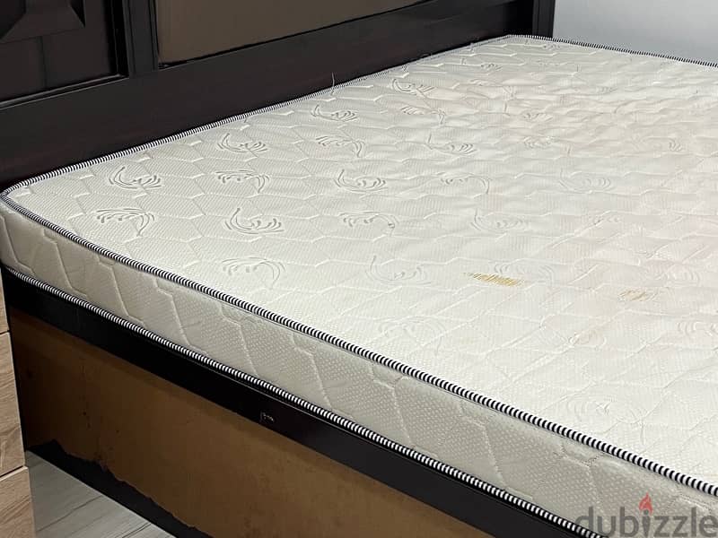 Medicated matress queen size 3