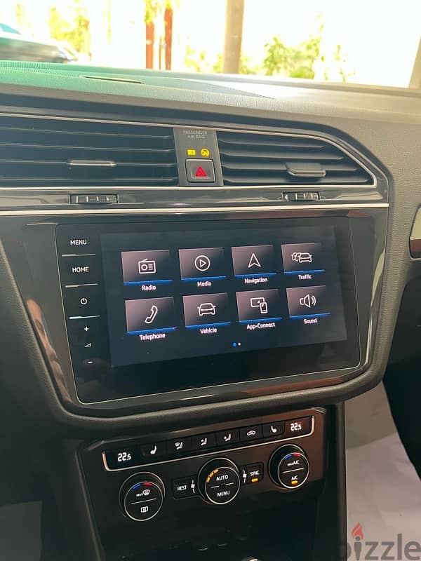 2018 VW Tiguan 2.0 TSI - Fully Loaded - Single Owner - Dealer Serviced 8