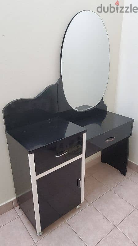 Dressing Table with Mirror 1