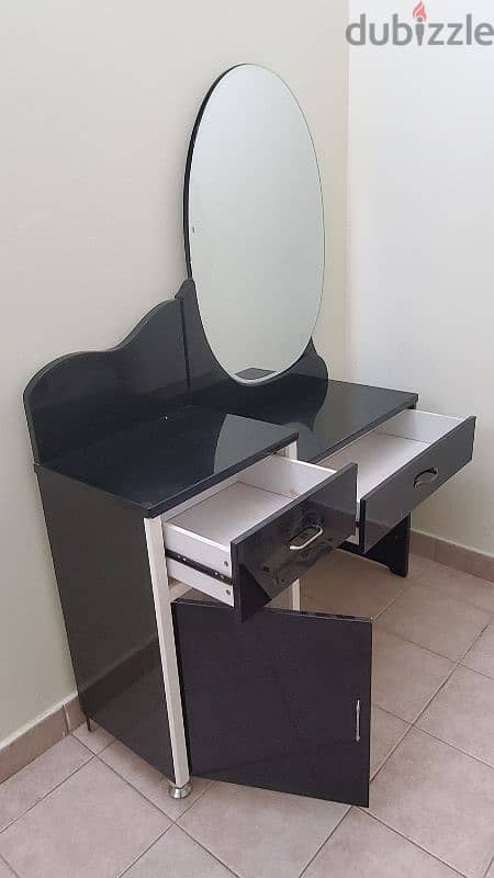 Dressing Table with Mirror 2