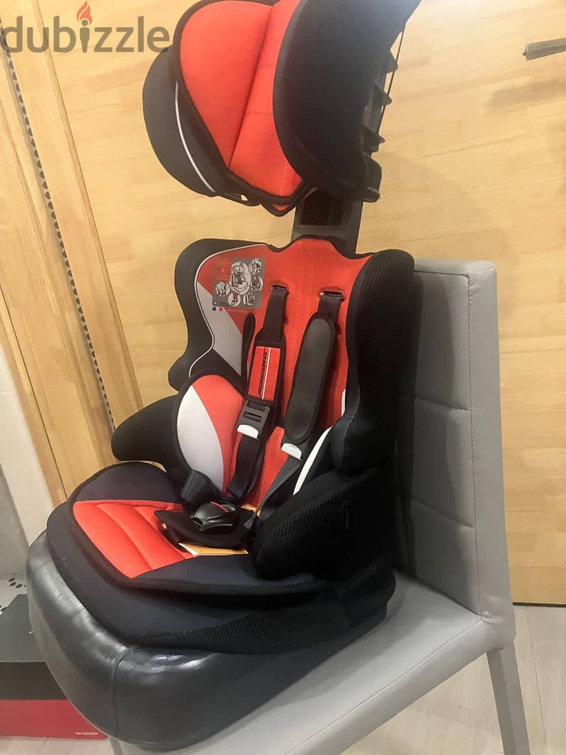 Car Seat with Adjustable Head Support (0+ to to 12 years) - Almost NEW 2