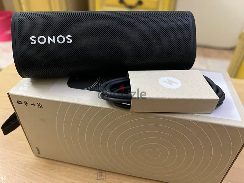 Sonos - Roam- wireless smart speaker with charger cable 2