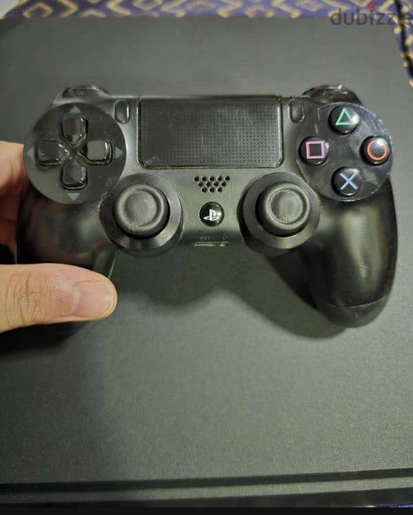 ps4 slim  like new بلاستيشن 4 سلم نظيف جدا 0