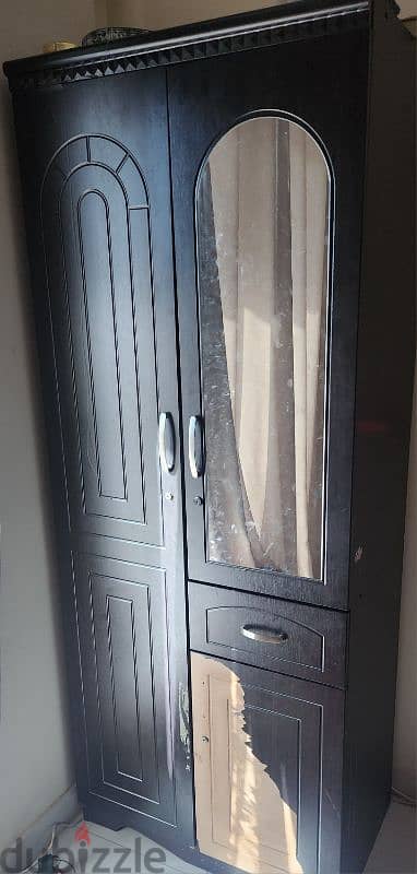 Cupboard and Bed For Sale in Throw out Price 0