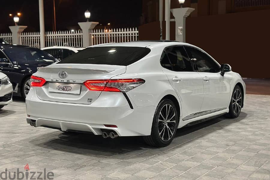 Toyota Camry 2020 SE V6 9