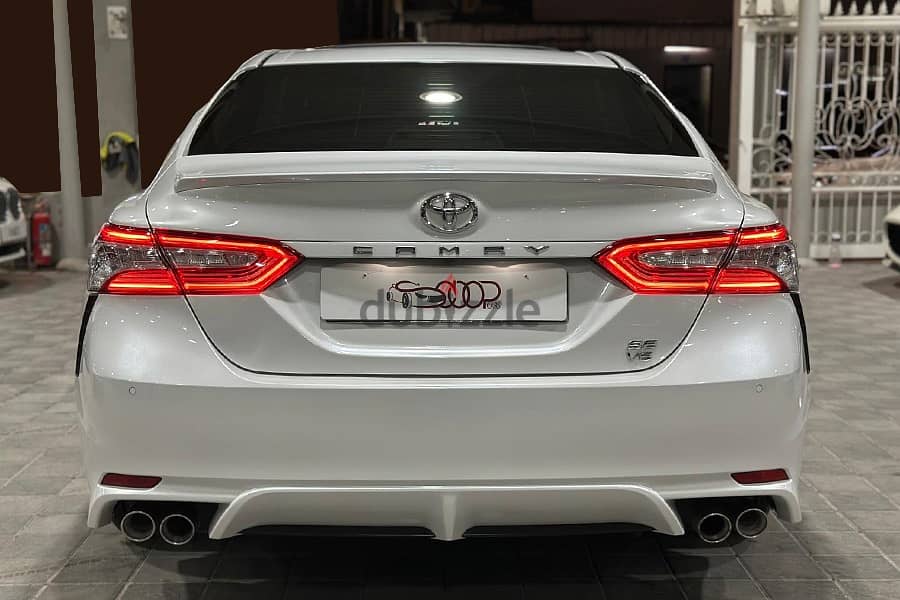 Toyota Camry 2020 SE V6 10