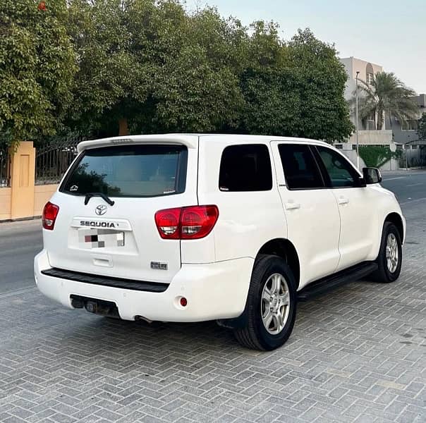 Toyota Sequoia 2013 3