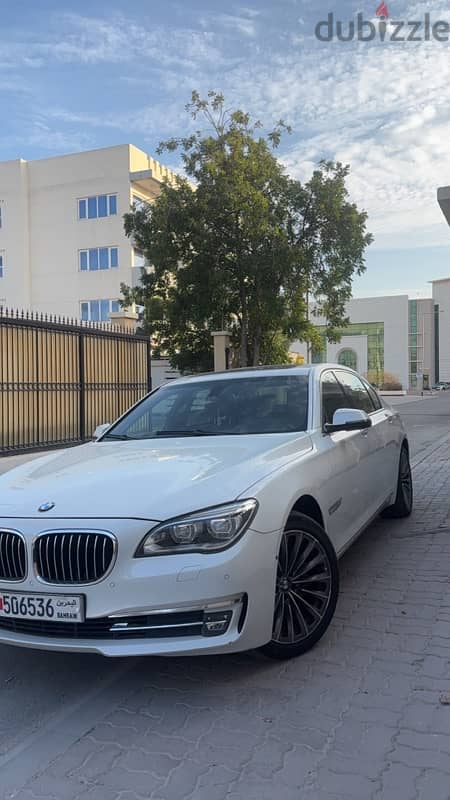 BMW 7-Series 2015ممشى قليل  وكالة البحرين فل اوبشن بحالة ممتازة 1