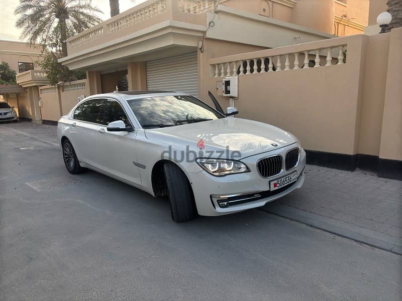 BMW 7-Series 2015ممشى قليل  وكالة البحرين فل اوبشن بحالة ممتازة 5